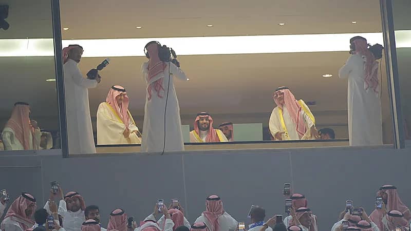 ولي العهد يصل لملعب الجوهرة لحضور نهائي كأس الملك .. فيديو