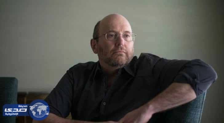 بالصورة.. رسالة " تويتر " تٌصيب صحافي بشلل مؤقت