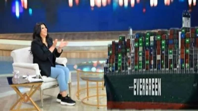 أول تعليق من منى الشاذلي على السخرية من استضافتها السفينة العالقة بقناة السويس 