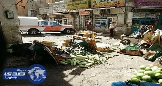 أمانة مكة تداهم سوقا عشوائيا للباعة الجائلين بحي النكاسة