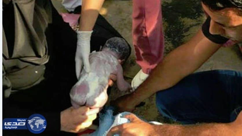 سوريّة تٌنجب ابنها على باب مستشفى لبنانيّ عقب منعها من الدخول