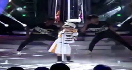 بالفيديو..طفلة تبهر الجمهور بتقليدها نجمة عالمية