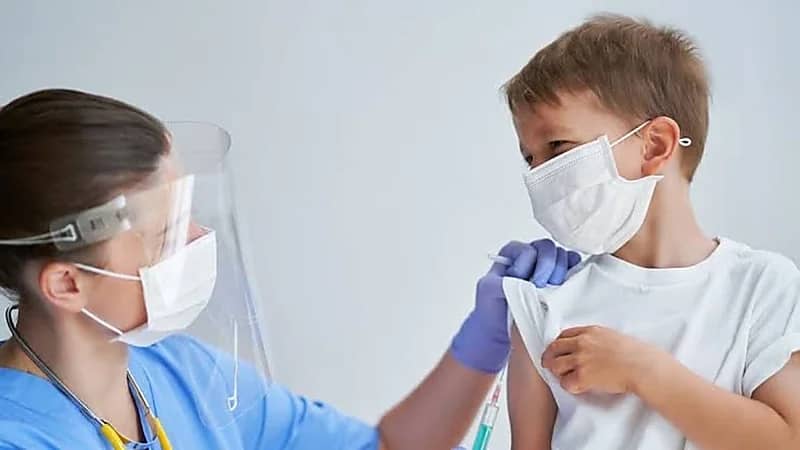 قرار جديد من "الغذاء والدواء الأمريكية" بشأن إعطاء لقاح فايزر للأطفال بين 5 و11 عاماً