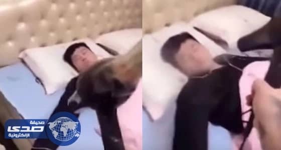 بالفيديو.. زوجة تنتقم من زوجها المدخن بمقلب خطير