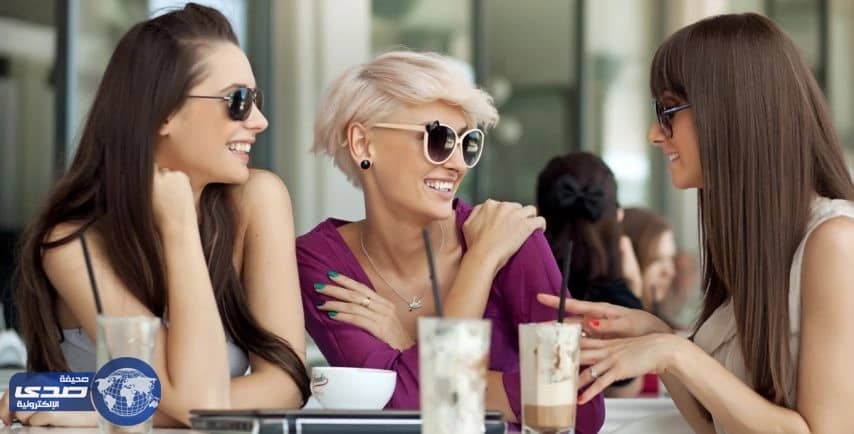 هل يحق للزوج تحديد علاقات زوجته بصديقاتها والناس ؟!