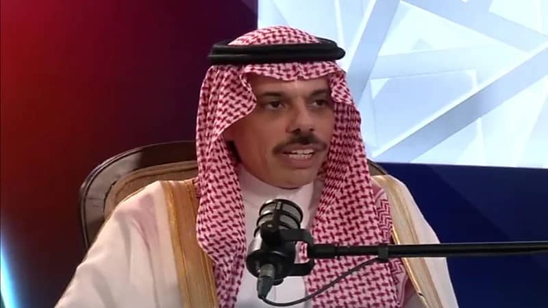 وزير الخارجية: مستوى الطاقة الذي يشعر به الشخص حينما يأتي للمملكة مُعدي (فيديو)