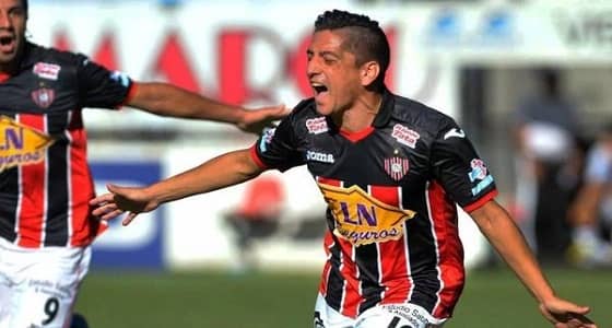 بالصور.. أمير عسير يتفقد مركز الأمير فيصل بن خالد لجراحة وأمراض القلب بأبها