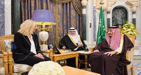 خادم الحرمين يستقبل وزيرة الخارجية ووزيرة التجارة والتعاون الإنمائي بمملكة هولندا