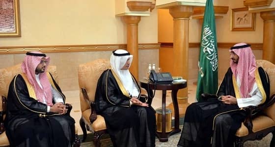 نائب أمير مكة يتسلم تقريرا عن مشروعات المدينة الجامعية بالطائف