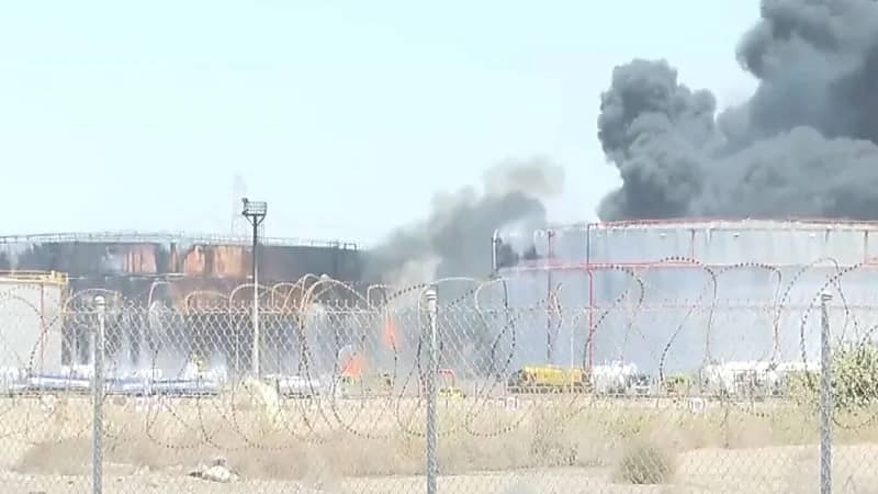 شاهد.. عملية الإطفاء الذاتية بمنشأة النفط في جدة