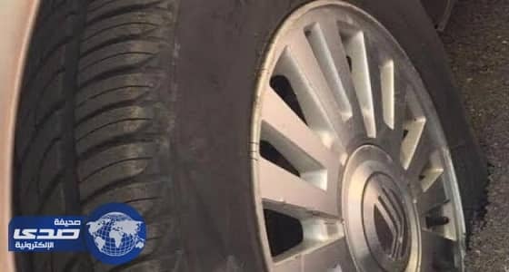 بالفيديو .. بيارة مياه قديمة تبتلع سيارة مواطن