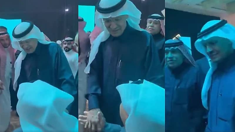 موقف عفوي لوزير الطاقة أثناء مصافحة أحد ضيوف المنتدى السعودي للإعلام