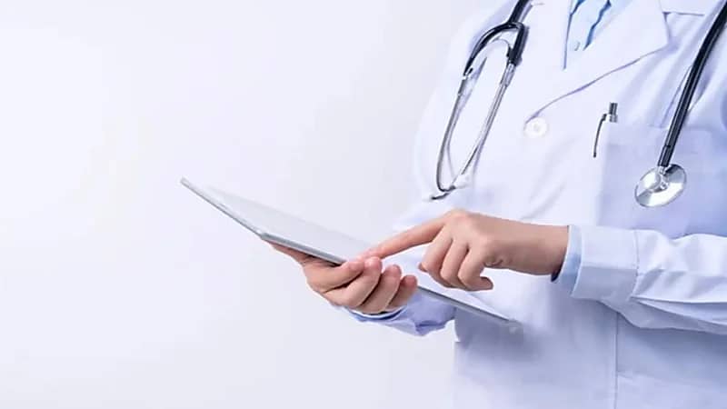 إلزام طبيب وطبيبة بتعويض مواطنة بـ 52.5 ألف ريال بسبب خطأ طبي