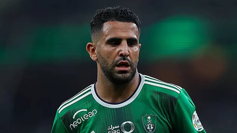 ‎يايسله يعلق على تصرف رياض محرز بعد استبداله .. فيديو