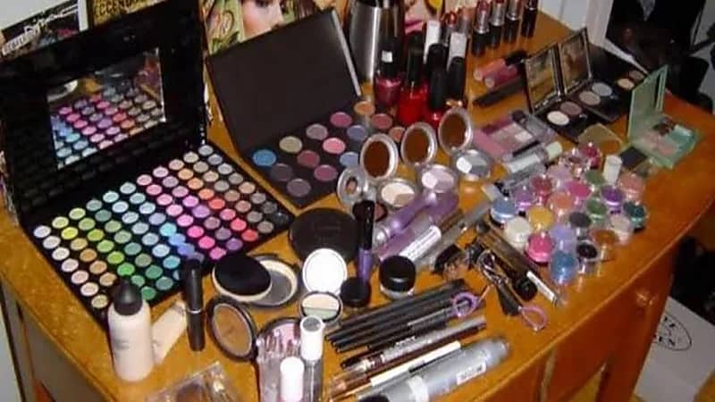 5 آلاف ريال غرامة لاستخدام مساحيق التجميل غير المطابقة للمواصفات