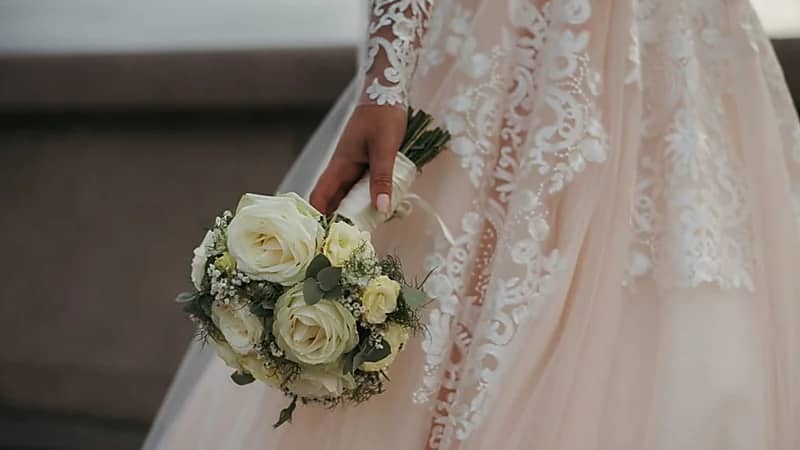 أب يزوج ابنتيه بمهر أقل من واحد دولار