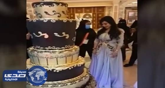 بالفيديو.. أكبر كيكة في استقبال لجين عمران