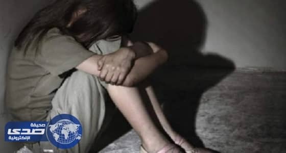 طالب ابتدائي يحاول اغتصاب طفلة داخل حمام مدرسة