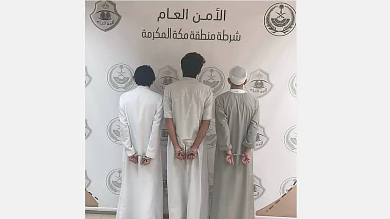 ضبط 3 مواطنين رفعوا لافتة ذات مضامين تثير النعرات القبلية.. فيديو