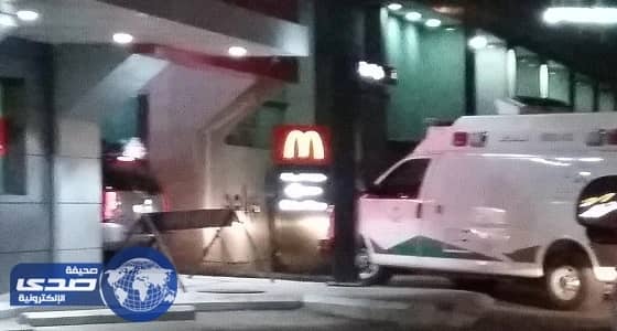 انتظار سيارة إسعاف في صفوف طلبات الوجبات السريعة بالمدينة