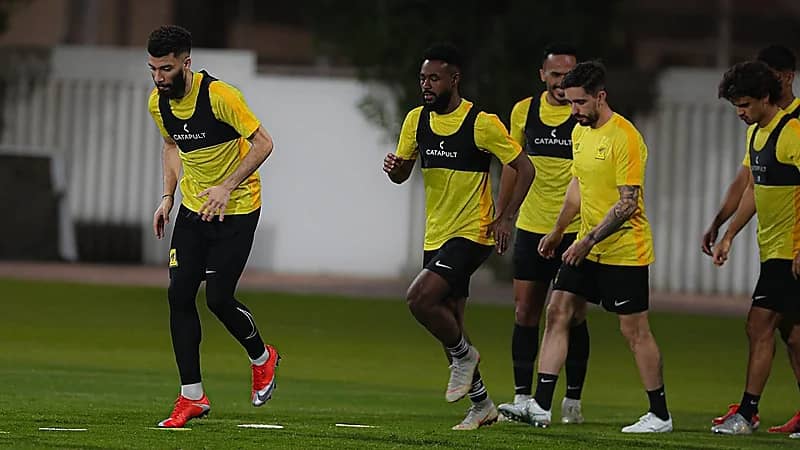 لاعبو الاتحاد يختتمون تدريباتهم استعدادًا لملاقاة أوكلاند .. فيديو