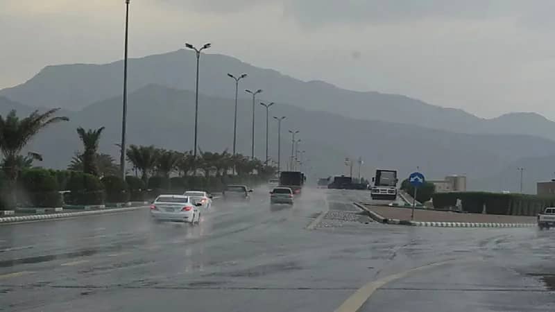 سحب رعدية ممطرة على محافظتي العيص ووادي الفرع