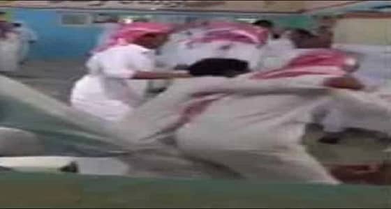 التحفظ على طالب اعتدى على وكيل مدرسته بالسلاح الأبيض