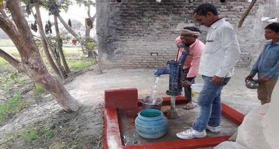 مواطن يحفر بئر صدقة جارية للأمير الوليد بن خالد بن طلال