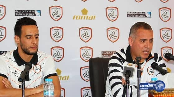 بالصور.. تحول المياه للون القرنفلي بكندا