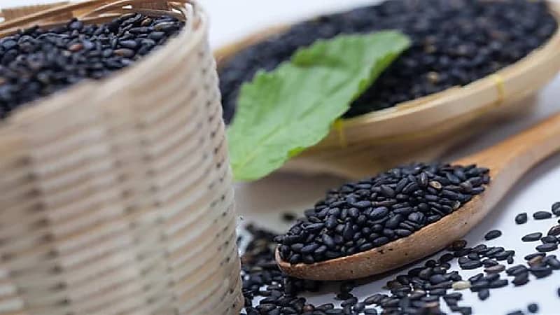 استشاري: احذروا استخدام الحبة السوداء كقطرات أو بخاخ للأنف