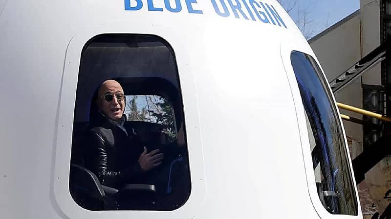 رجل يدفع 28 مليون دولار للسفر إلى الفضاء بصحبة "جيف بيزوس"!