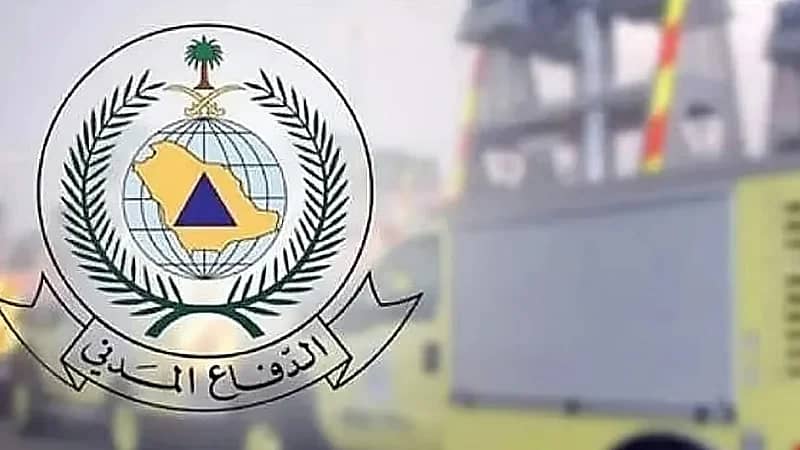 إخماد حريق في مركبة بالرياض