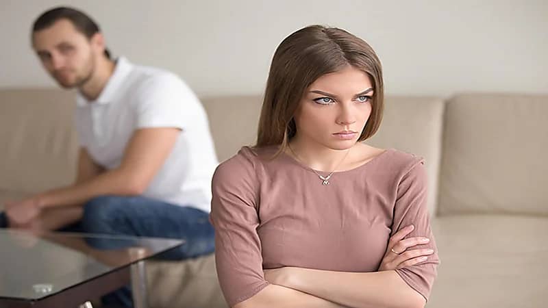 بالفيديو.. أخصائية نفسية: علامات تدل على أن زوجكِ استغلالي