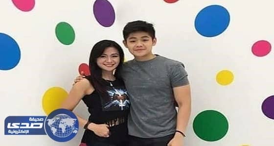 بالصور.. شاب يثير ضجة بصور والدته الحسناء