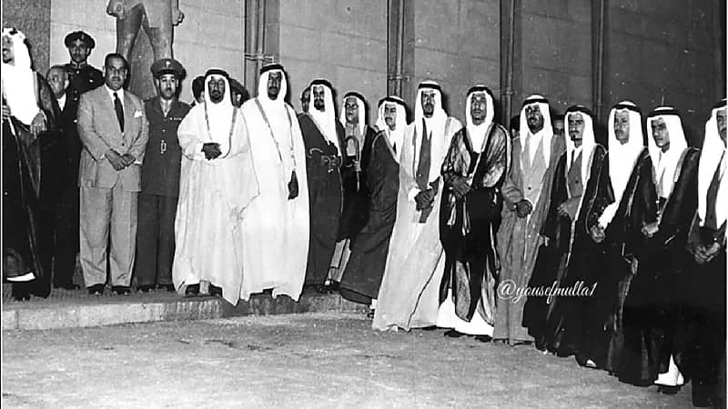 صورة نادرة لعدد من مرافقي الملك عبد العزيز خلال زيارته لمصر