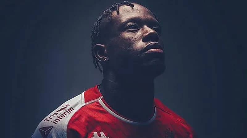 الأهلي يوقف المفاوضات مع دينيس زكريا