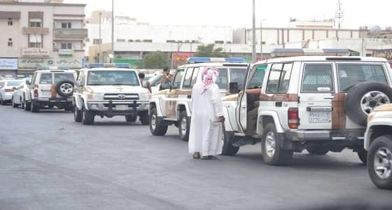 بالصور.. مداهمة سوق الخضار بجدة تسفر عن ضبط 130 مخالفا