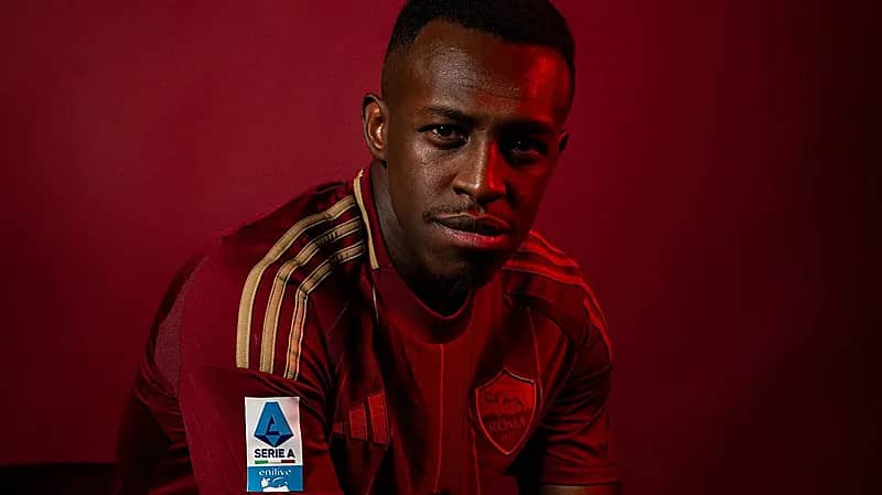 روما يقدم سعود عبدالحميد من خلال احتفاليته الشهيرة بالكرسي .. فيديو