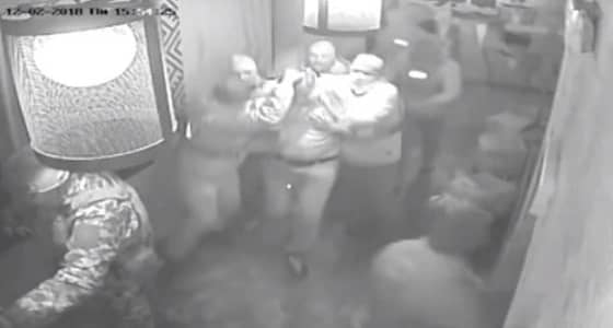 بالفيديو.. اعتقال الرئيس الجورجي السابق بطريقة مهينة