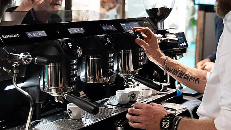 ماكينة القهوة تنهي زواج شابين بعد شهرين