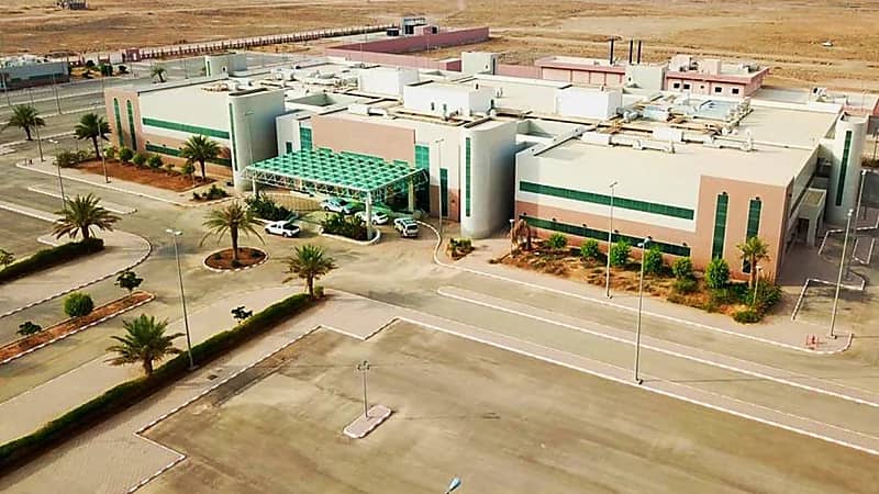 إنقاذ مصاب تعرض لصعق كهربائي في عيون الجواء