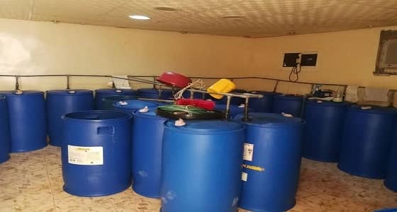 بالصور.. ضبط مصنع للخمور تديره عمالة وافدة بالرياض
