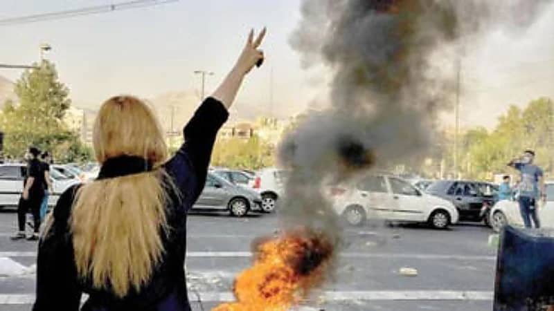 "الملالي" ينشر كاميرات مراقبة أمنية بشوارع إيران لمراقبة زي النساء