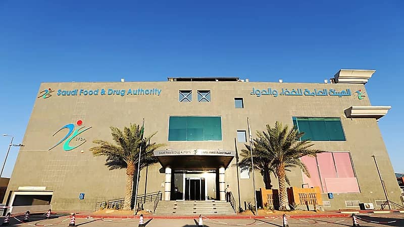 "الغذاء والدواء" تضبط أكثر من 400 طنًا من الربيان في مستودع بجازان