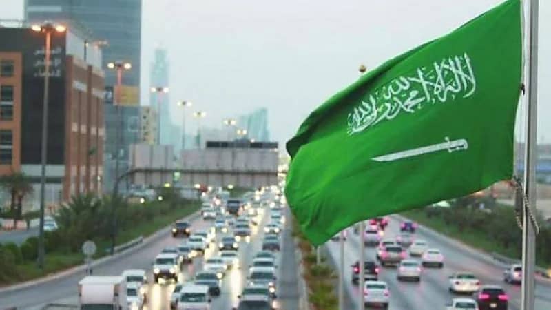 فصل وافدين من عملهما عقب رصد منشورات مسيئة للمملكة
