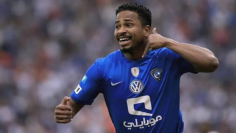 الشمراني يوضح سبب رحيله عن الهلال