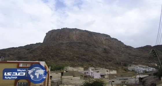 مدني مكة ينزل جثة متحللة من أعلى جبل النور