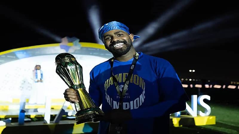 نيوم يستغني عن خدمات 4 لاعبين