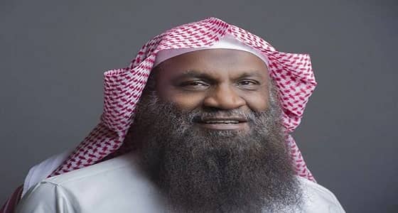 مغرد يهاجم الشيخ الكلباني ويتطاول عليه بألفاظ خارجة