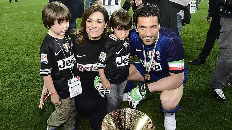 بوفون يكشف أسراره: بين أمجاد الملاعب ومرارة الهزائم